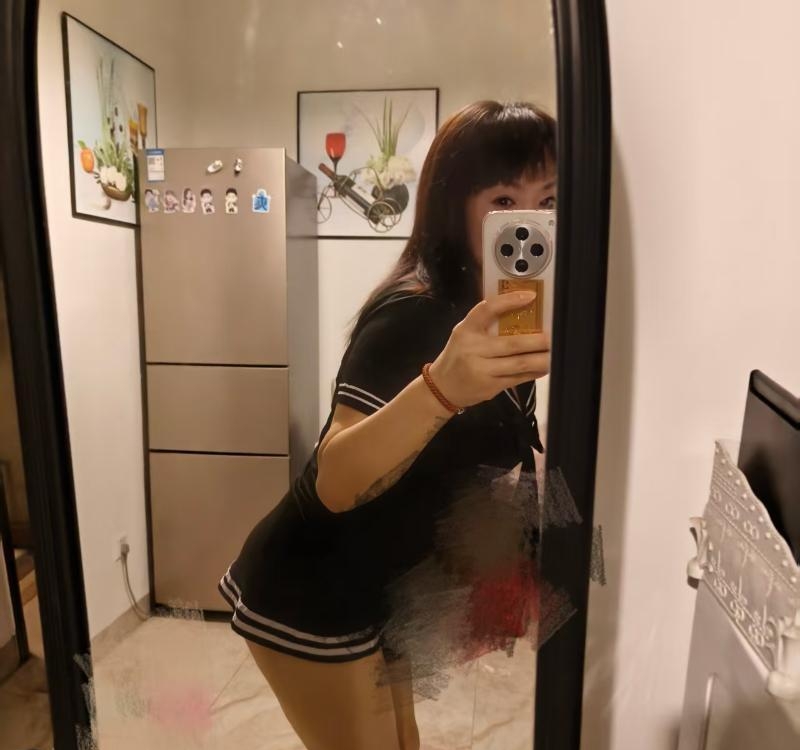 服务型黑丝少妇
