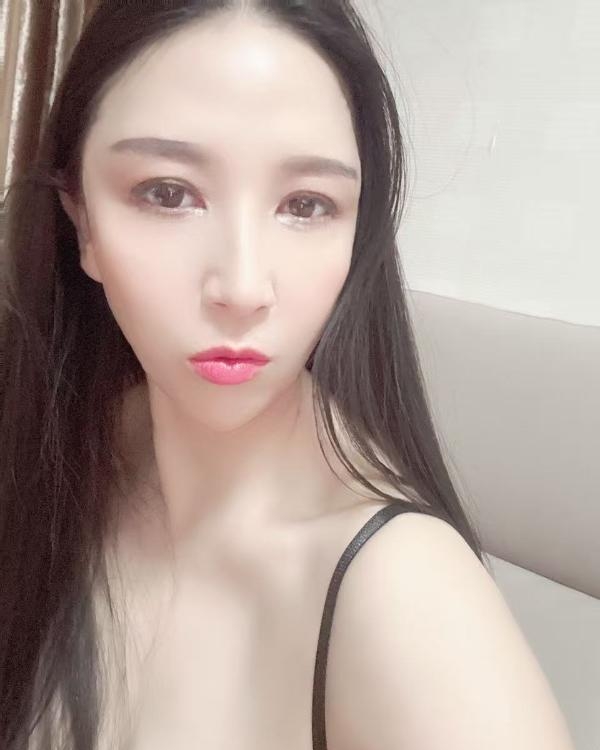 汉口大奶舌吻小姐姐